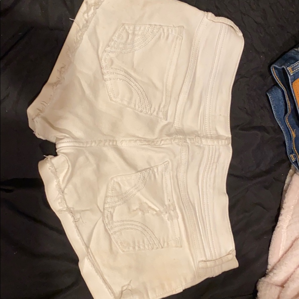 White Hollister shorts🤍🤍